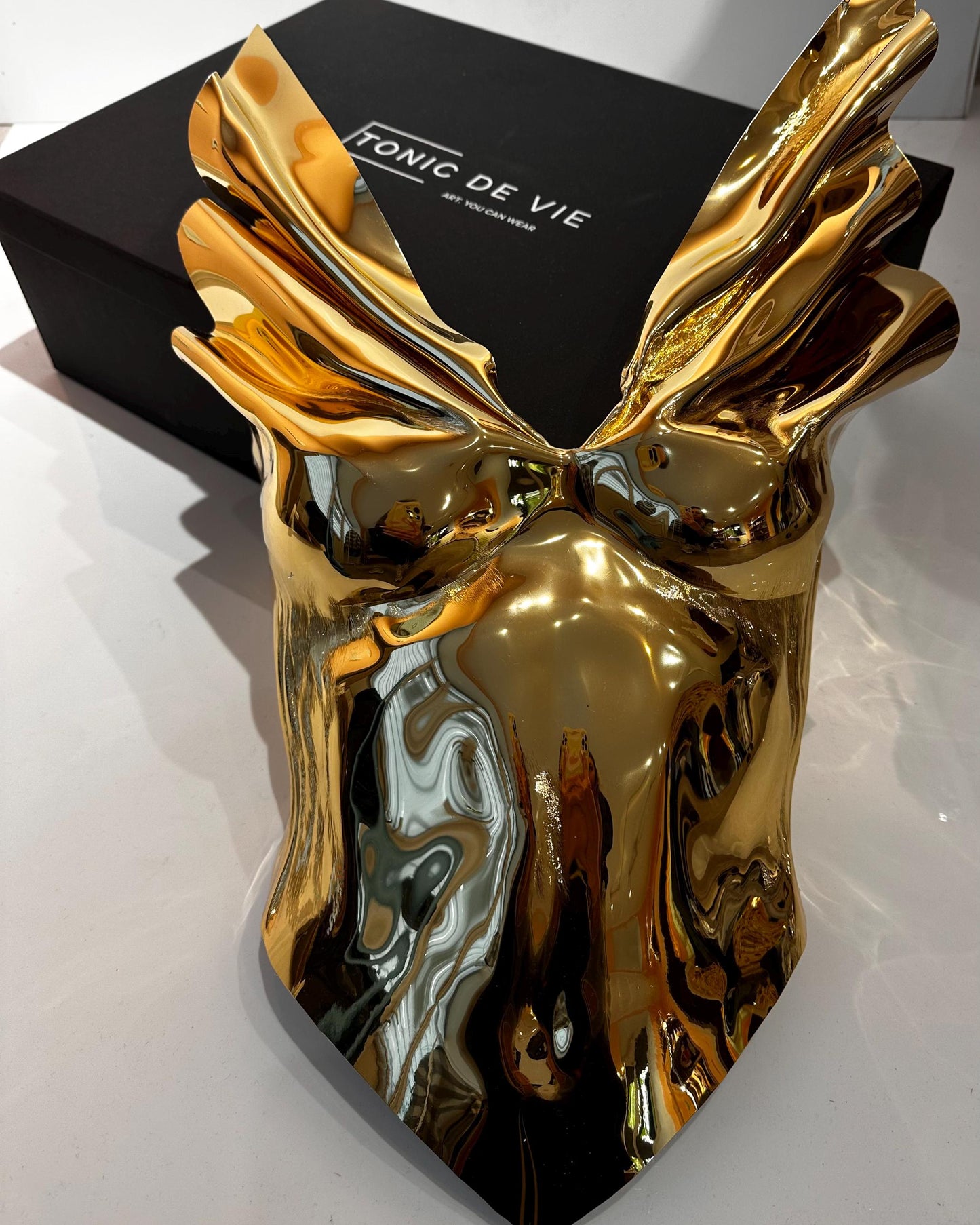 Golden corset Devil’s eye